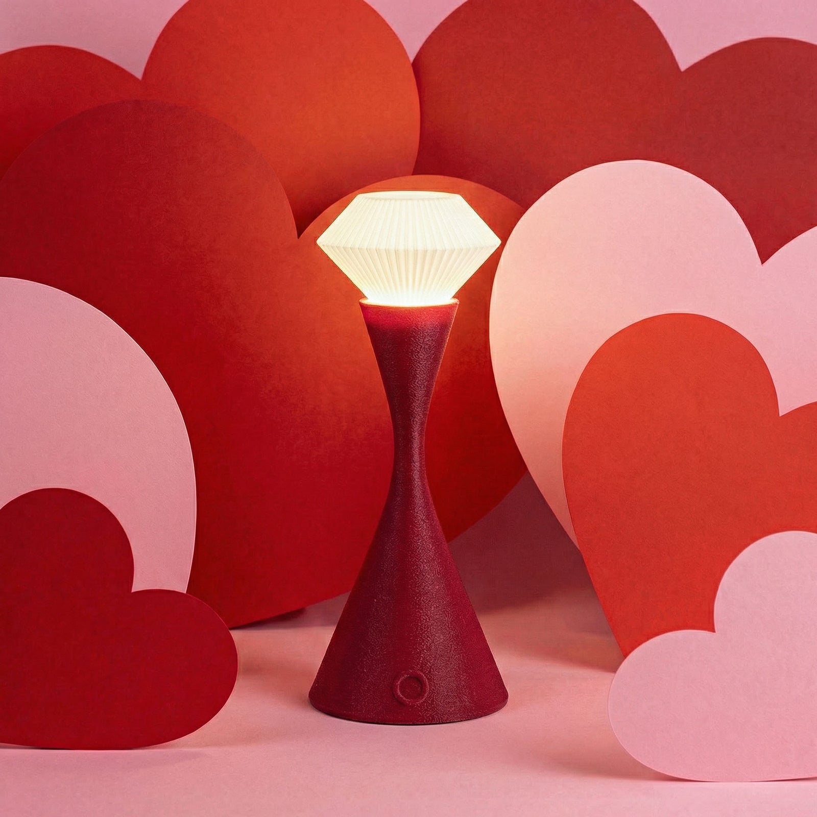 Red lamp with a diamond-shaped light bulb against a heart-patterned background