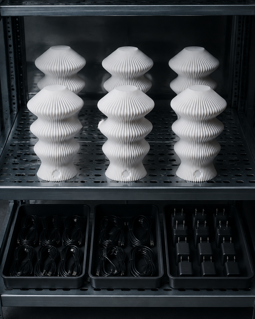 Six white Muvèlo Ruvaa Mono lamps arranged in a restaurant charging station