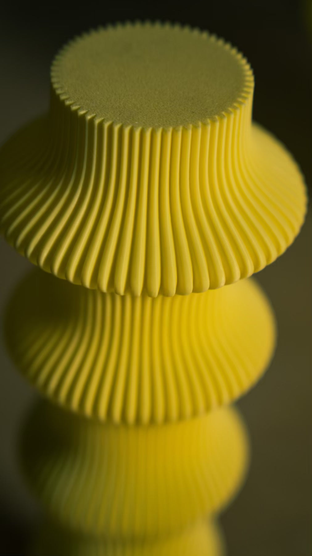Detailed view of the textured surface on the Muvèlo Ruvaa Butter rechargeable table lamp.