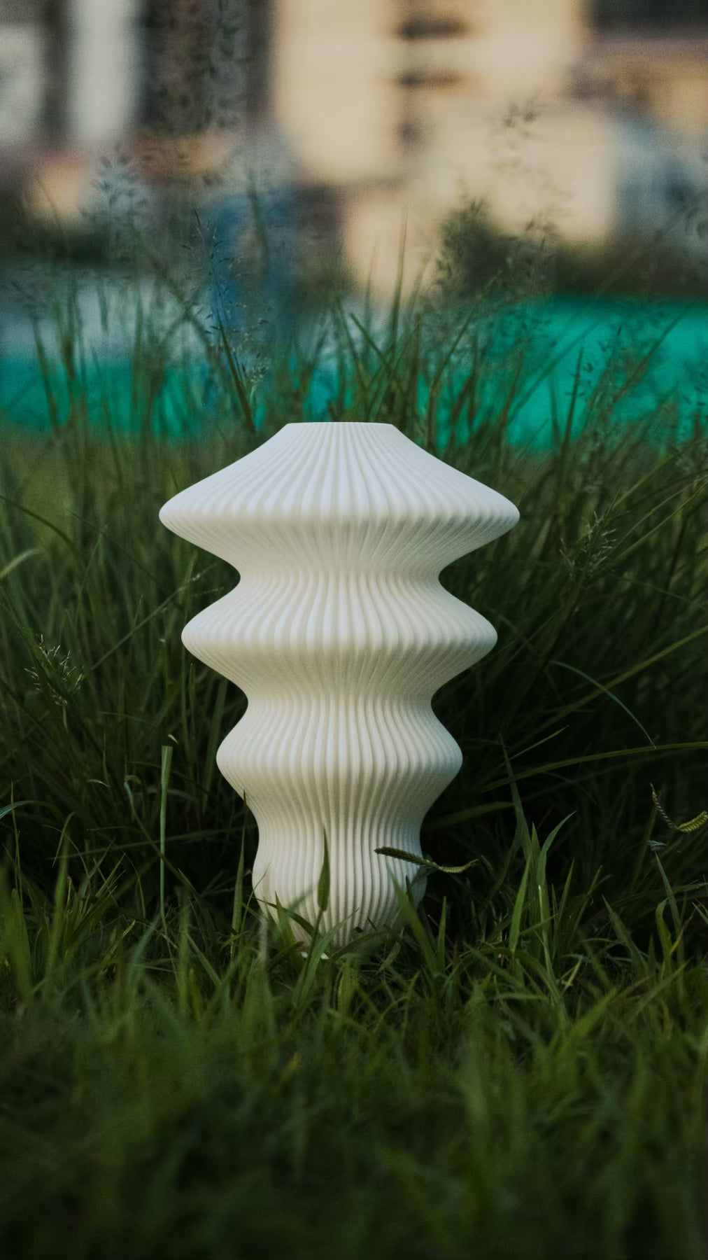 Muvèlo Ruvaa Max White portable rechargeable table lamp with a sculptural ribbed form.