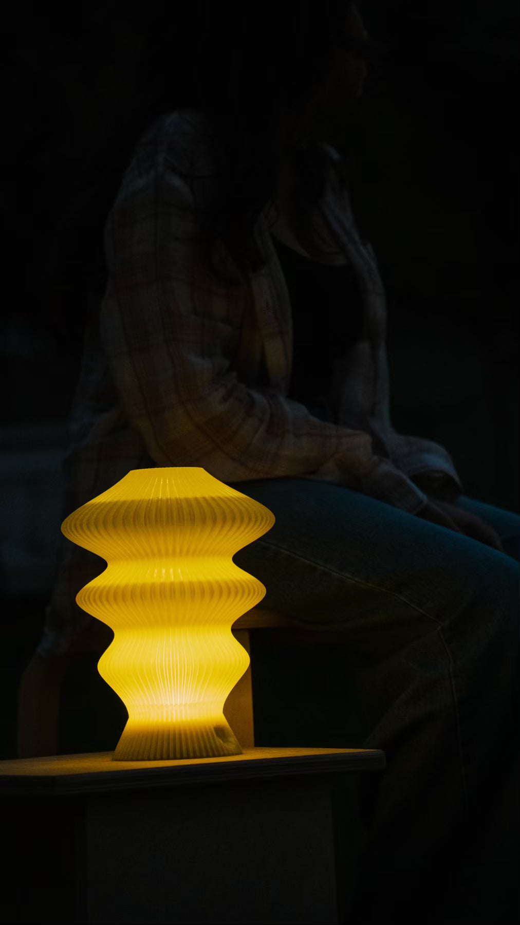 Muvèlo Ruvaa Mono Yellow rechargeable table lamp designed for movable warm ambient lighting.