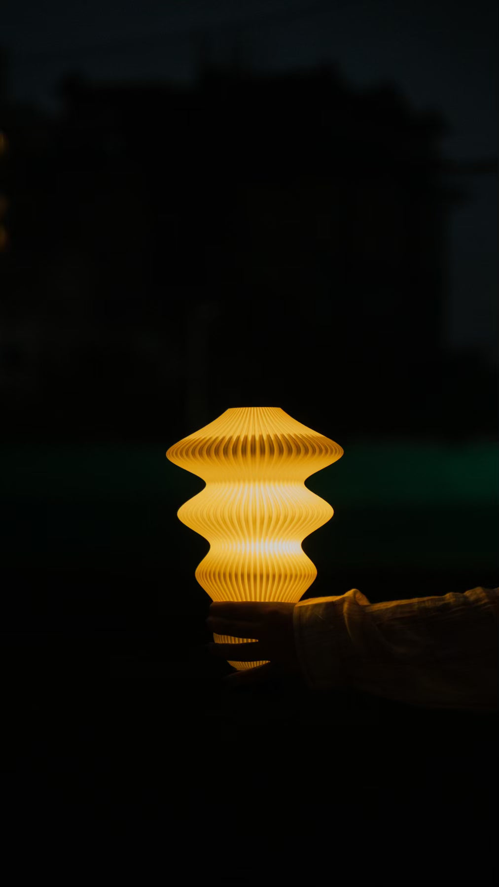 Muvèlo Ruvaa Max White portable ambient table lamp displayed as sculptural decorative lighting.