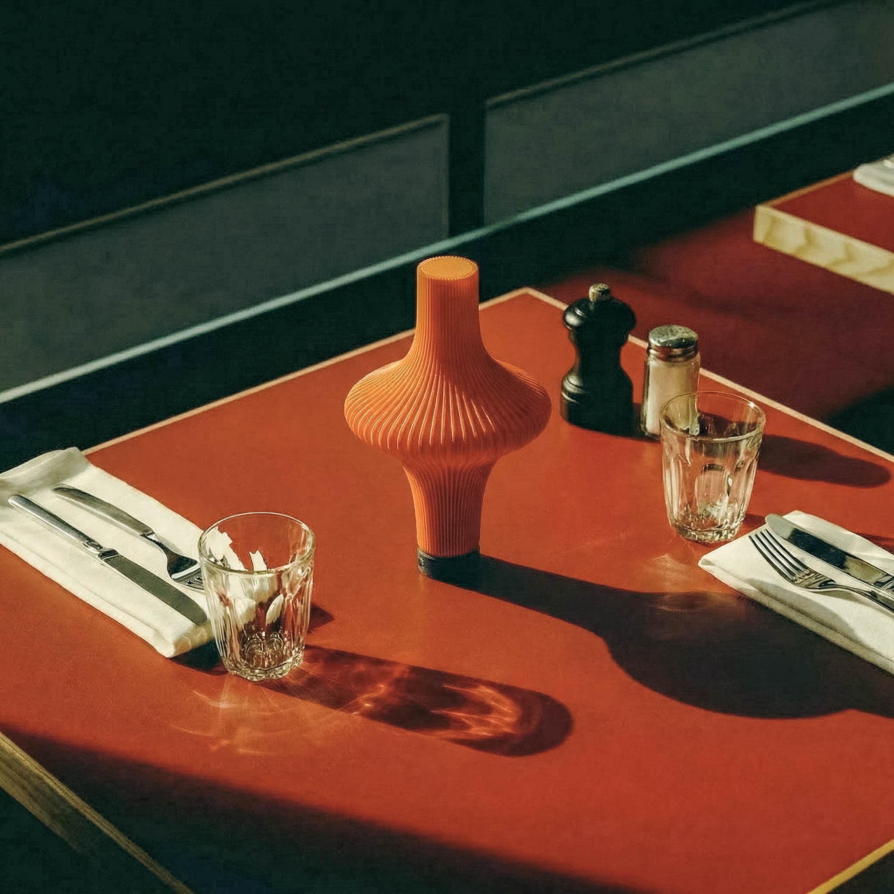 Zeya Max Red Glass rechargeable table lamp switched off