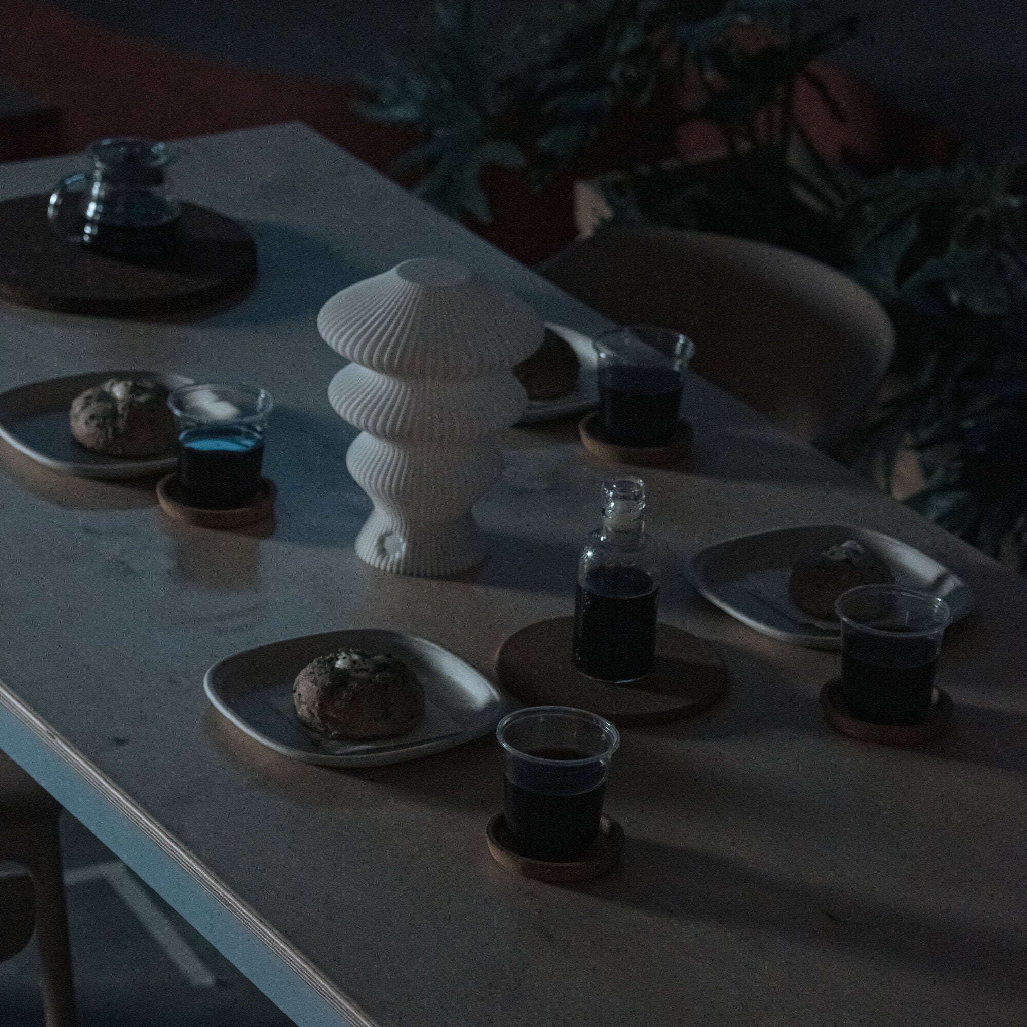 White Ruvaa Mono lamp switched off on a dining table in an evening setting